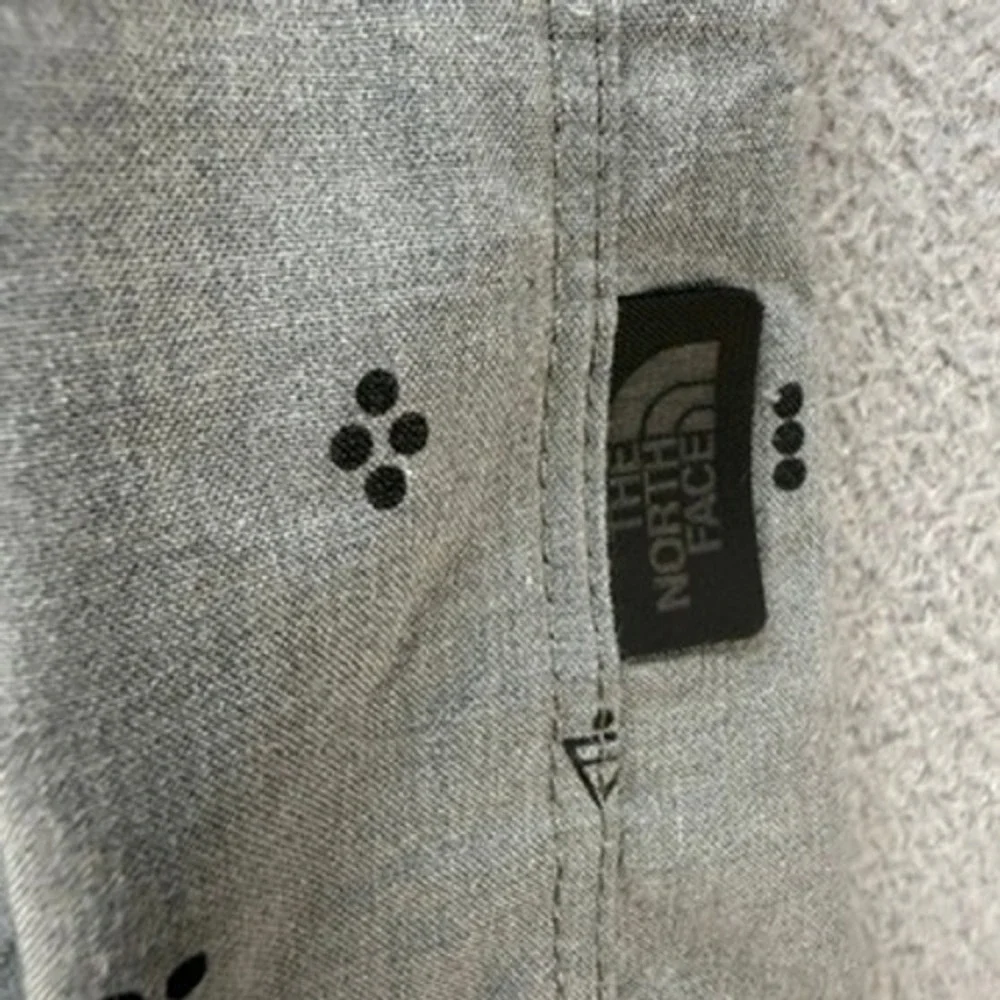 The North Face Button Down Shirt Short Sleeve Regular Fit XL Gray Geometric Prep
